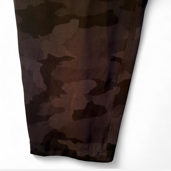 Lululemon Stretch High Rise Crop 23" size 4 camo - Picture 3 of 5